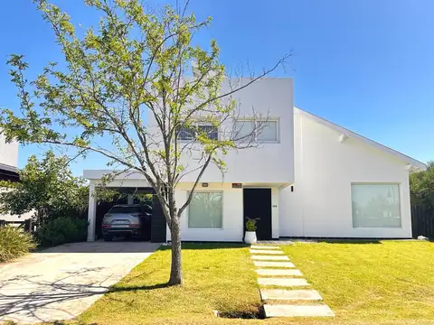 Divina casa en barrio Sta. Isabel 1 usd 224.000.-