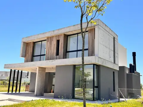 Casa 5 ambientes con 3 baños