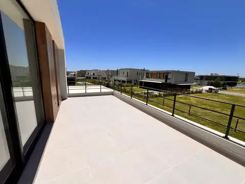 Casa En VENTA 3 Dormitorios, Barrio Cerrado Riberas Puertos Del Lago