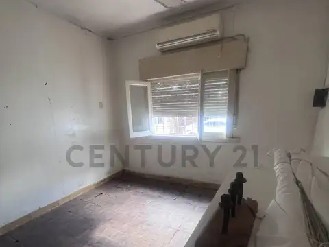 Casa a demoler/reciclar  134 e/ 60 y 61 Los Hornos