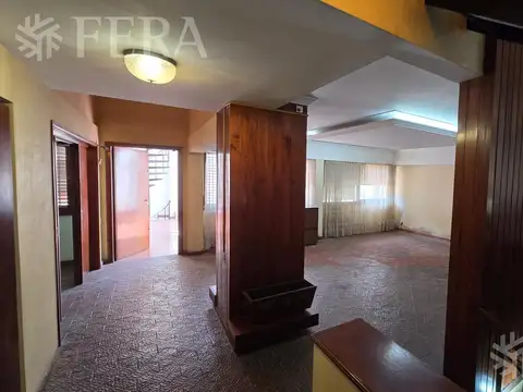 Venta de casa 4 ambientes con cochera y patio en Wilde