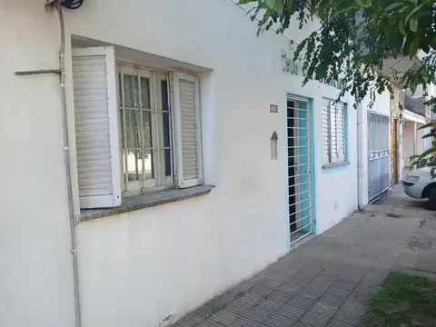 VENTA – CASA PH AL FRENTE EN BARRIO MARIA SELVA