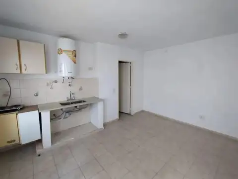CASA A LA VENTA. IDEAL USO PROFESIONAL EN BARRIO ECHESORTU
