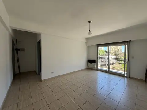 ¡Hermoso 3 Ambientes al Frente con Balcón en Villa Lugano!