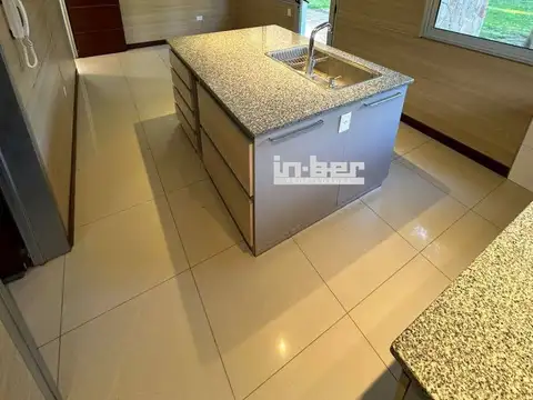 Casa en Venta en Berazategui, USD 500.000