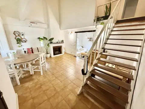 Casa apto uso comercial en alquiler con jardin, pileta y parrilla en Martinez