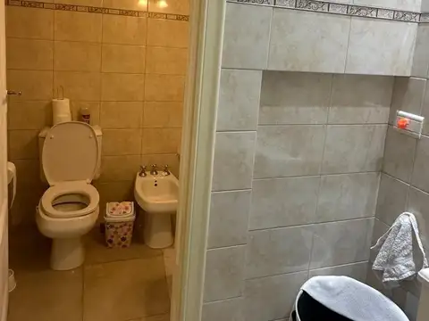 Venta Casa de Estilo Sobre Avda Servicios Buen Estado