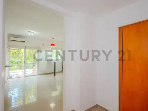 Se Vende 2 ambientes luminoso con balcón