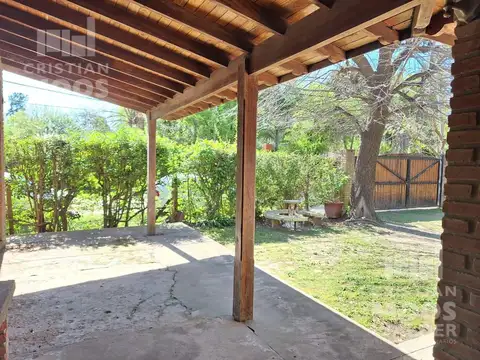 Casa 6 ambientes con 2 baños