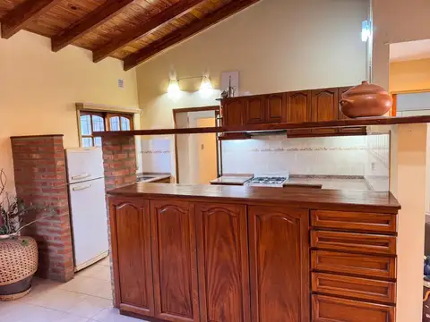 Casa 4 ambientes con 2 baños