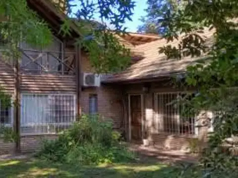 Casa en Venta con 2 cocheras