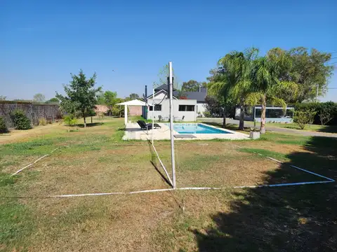 Casa 4 ambientes con 2 baños