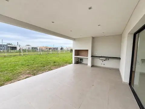 Casa 4 ambientes con 3 baños