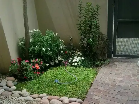 Alquiler Olivos PH 2 Amb EN Pb Con Cochera O Patio Bajas Expensas 52m2 Cubiertos Impecable