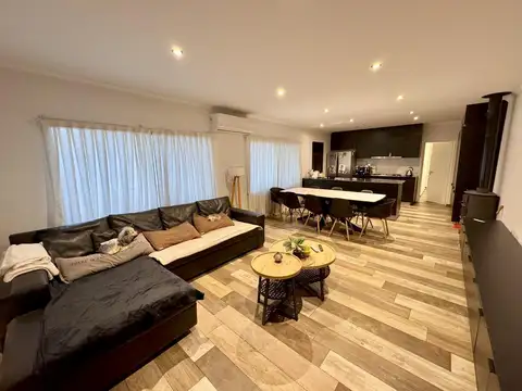 Casa de 2 dormitorios en barrio El Descanso, Roldan