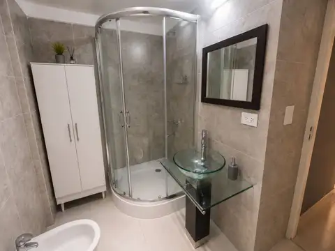 VENTA DE DEPARTAMENTO 2 AMBIENTES C/COCHERA Y SUM EN CASEROS