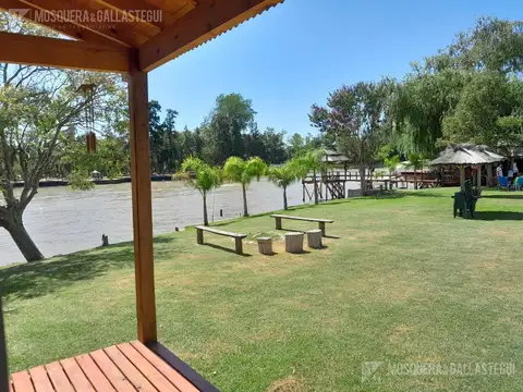Casa en Venta con 10 cocheras