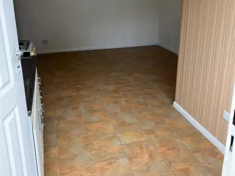 Depto Tipo Casa en Alquiler en Burzaco, $ 380.000