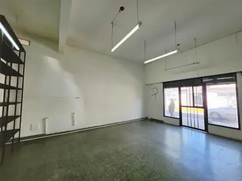 Alquiler Local en Villa Bosch zona comercial y escolar