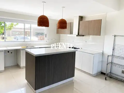 Casa en Alquiler en Santa Juana, USD 2.000