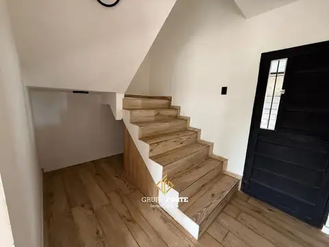 Depto Tipo Casa en Venta con 1 cocheras
