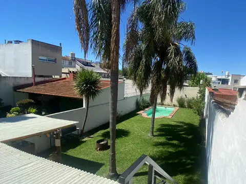 Venta casa con pileta 4 ambientes