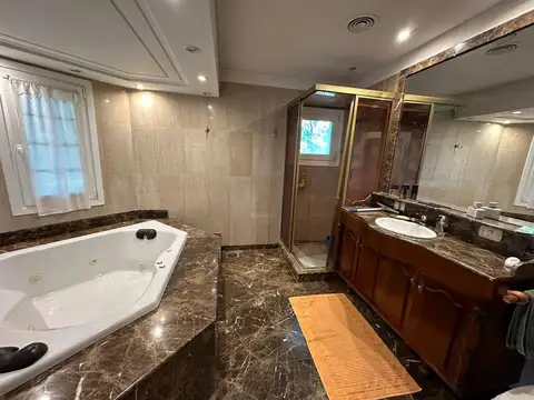 Casa en Alquiler Temporal con 8 cocheras