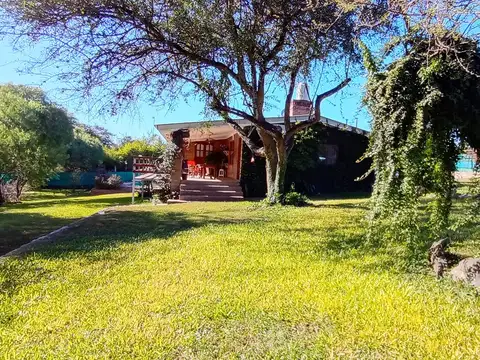 Venta - Casa de Categoría en Villa Los Aromos