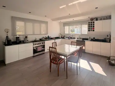 Casa en Venta en Club Miralagos, USD 320.000