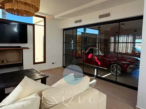 Casa en Venta con 3 cocheras