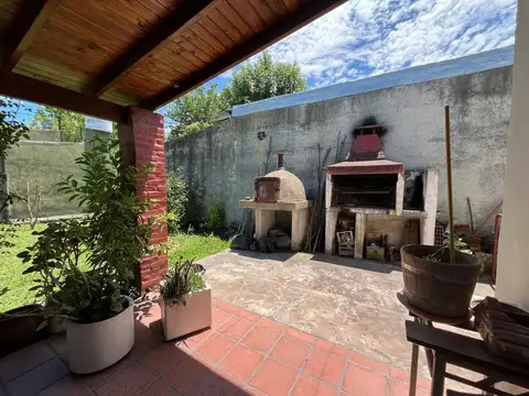 Casa en Venta con 3 cocheras