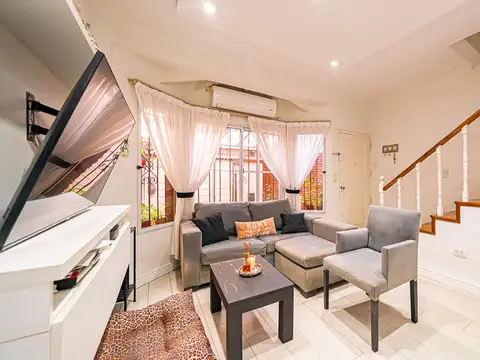 VENTA TRIPLEX CON COCHERA Y PATIO PARQUE CHACABUCO