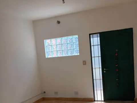 Casa 2 ambientes con 2 baños