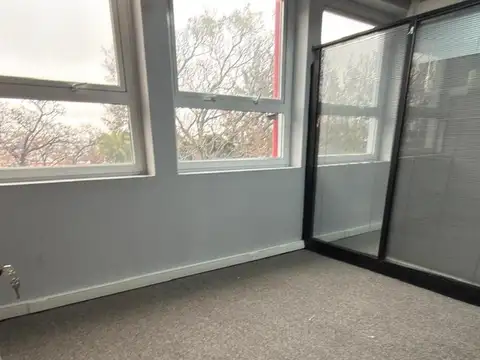 Oficina 4 ambientes con 2 baños