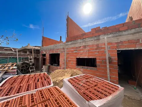 Don Torcuato  (Asunción 1154) - DÚPLEX EN POZO. 3 DORM. COCHERA. GALERÍA. JARDÍN. PARRILLA