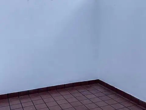 Depto Tipo Casa en Alquiler en Lomas del Mirador, $ 800.000