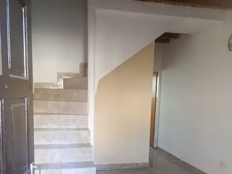Depto Tipo Casa en Alquiler de 2 dormitorios