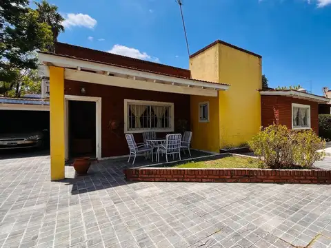 Casa tipo quinta en venta en La Reja – lote de 330 m² con pileta
