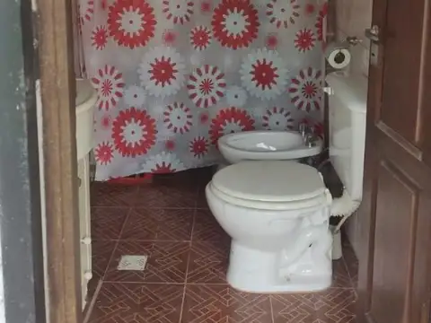 SE VENDE: COLONIA BENITEZ, CASA DE 2 DORMITORIOS