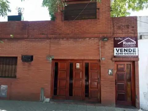 Impecable PH tipo casa 3 Amb. a nuevo y en excelente zona de Lanús Este!