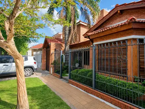 Casa 6 ambientes con pileta y quincho en Moreno | Temporario amoblado o alquiler 24 meses