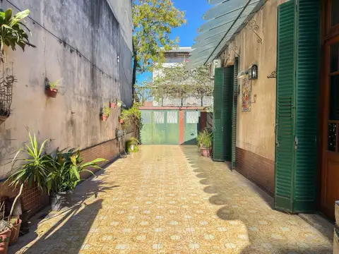 VENTA CASA 4 AMB DEPEN PATIO Y COCHE P. AVELLANEDA