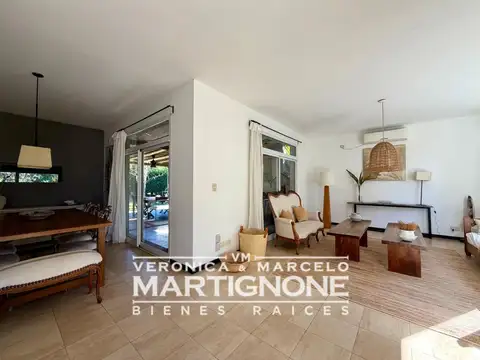 Casa en Venta con 3 cocheras