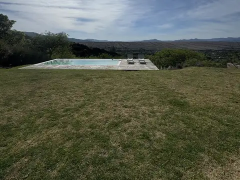 Casa en venta en barrio Los Zarzos, San Lorenzo
