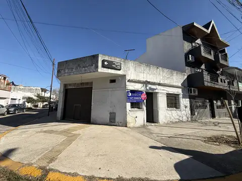 Casa en Planta Baja con Local, Cochera y Patio | Ideal Vivienda o Inversión