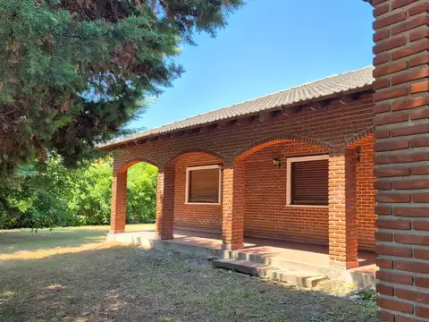 Casa en Venta, en una Planta,  Amplio Parque –133 entre 491 y 492 - Gorina