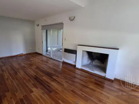 Casa en Alquiler con 1 cochera