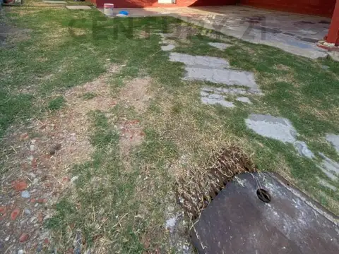 Casa 8 ambientes con 2 baños