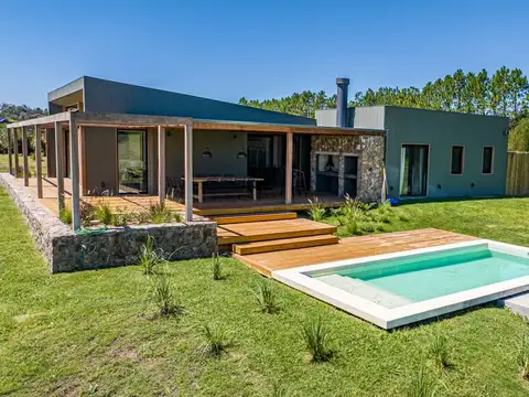 Casa en venta de 4 suites en Pueblo Mio