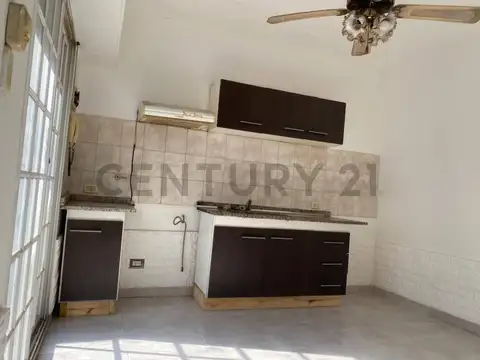 VENTA PH DE 3 AMBIENTES CON PATIO EN AVELLANEDA